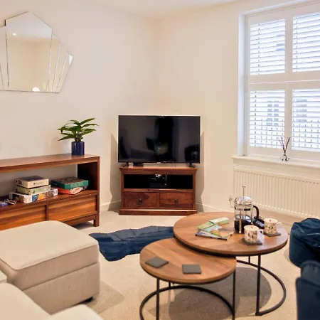 Stunning 2 Bed With Private Patio And Free Parking Villa Cheltenham Exterior photo