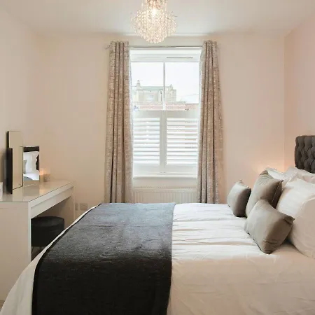 Stunning 2 Bed With Private Patio And Free Parking Villa Cheltenham Exterior photo