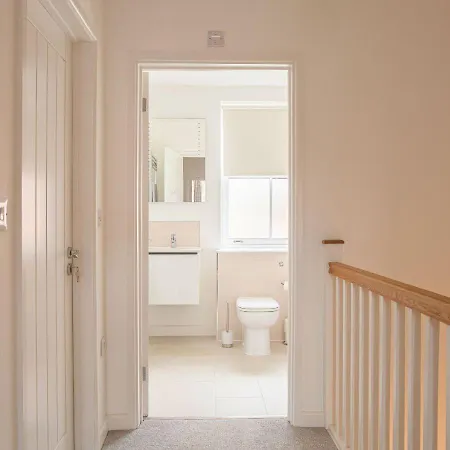 Stunning 2 Bed With Private Patio And Free Parking Villa Cheltenham Exterior photo