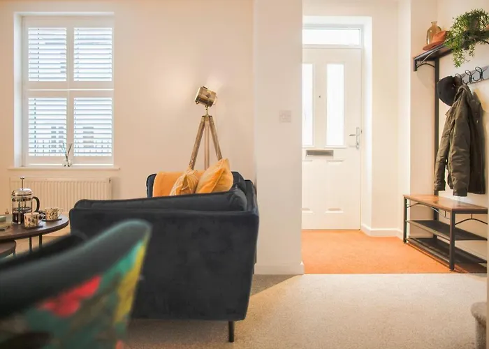 Stunning 2 Bed With Private Patio And Free Parking